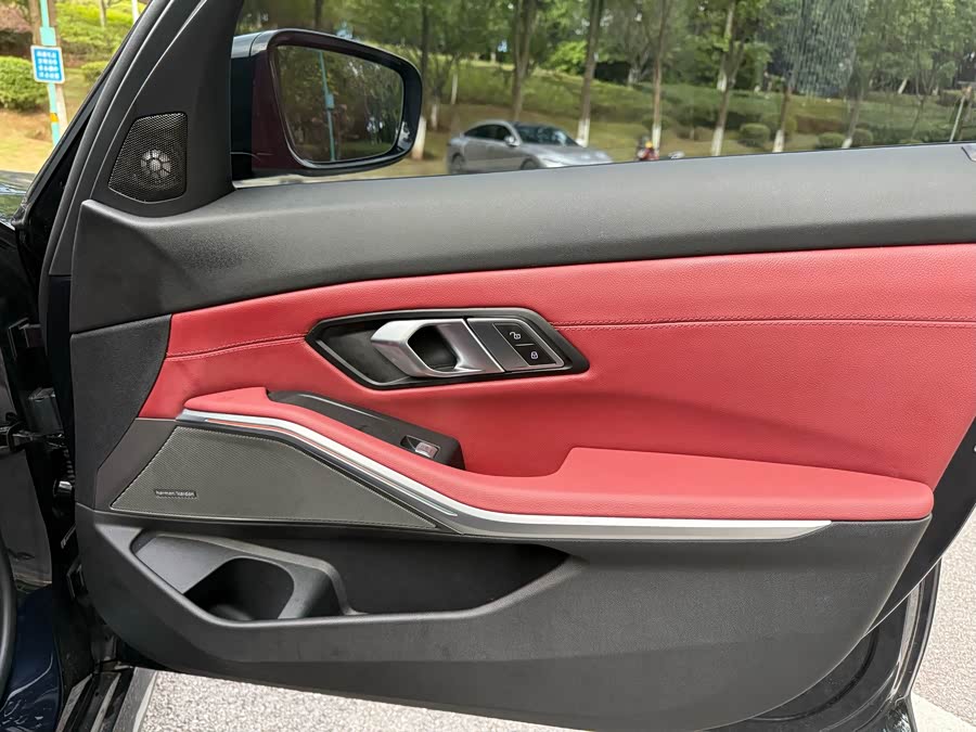 BMW 3 Series 2026 330Li M Sport Night Package - zdjęcie 15