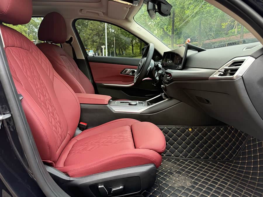 BMW 3 Series 2026 330Li M Sport Night Package - zdjęcie 17