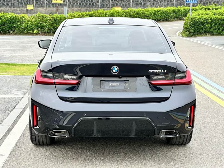 BMW 3 Series 2026 330Li M Sport Night Package - zdjęcie 17