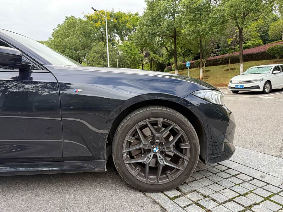 BMW 3 Series 2026 330Li M Sport Night Package - zdjęcie 19