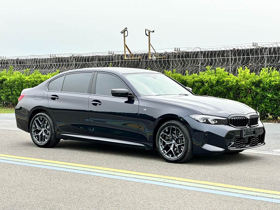 BMW 3 Series 2026 330Li M Sport Night Package - zdjęcie 3