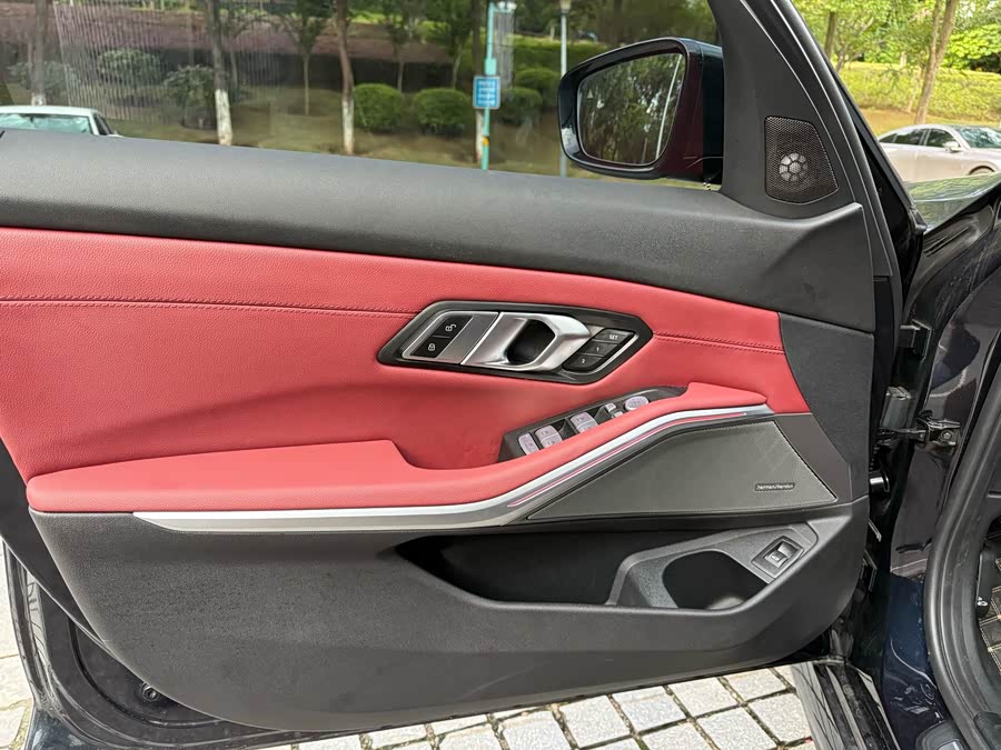 BMW 3 Series 2026 330Li M Sport Night Package - zdjęcie 6