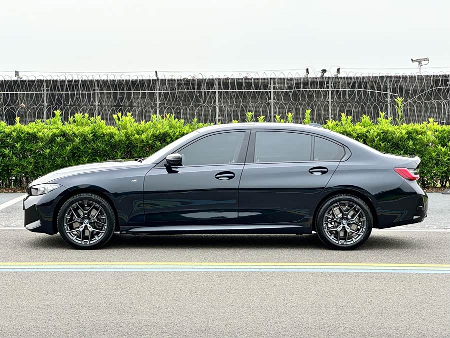 BMW 3 Series 2026 330Li M Sport Night Package - zdjęcie 7