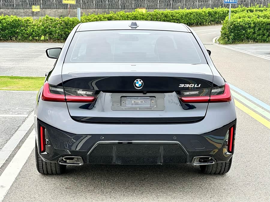 BMW 3 Series 2026 330Li M Sport Night Package - zdjęcie 8
