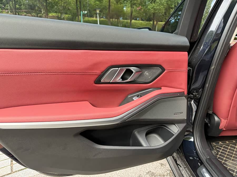 BMW 3 Series 2026 330Li M Sport Night Package - zdjęcie 9