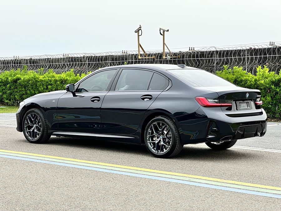 BMW 3 Series 2026 330Li M Sport Night Package - zdjęcie 9