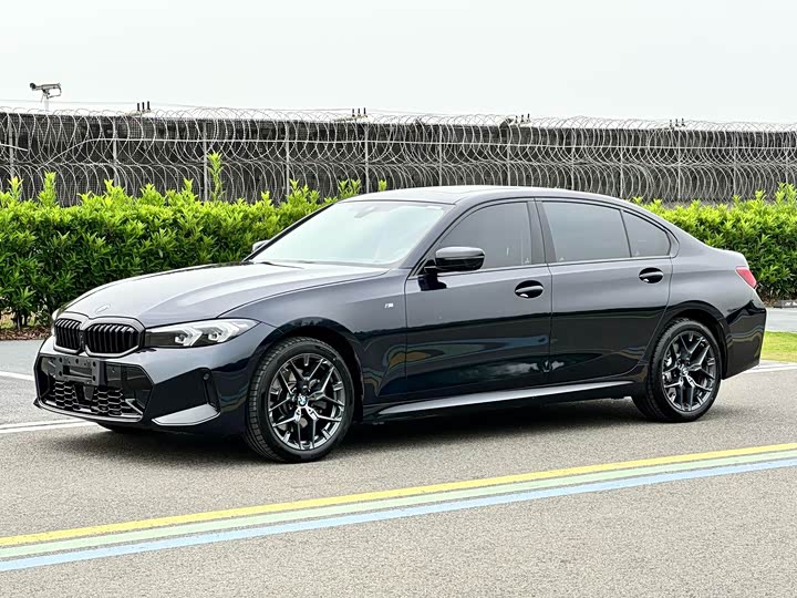 BMW 3 Series 2026 330Li M Sport Night Package - zdjęcie 10
