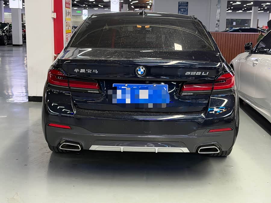 BMW 5 Series 2022 525Li M Sport - zdjęcie 14