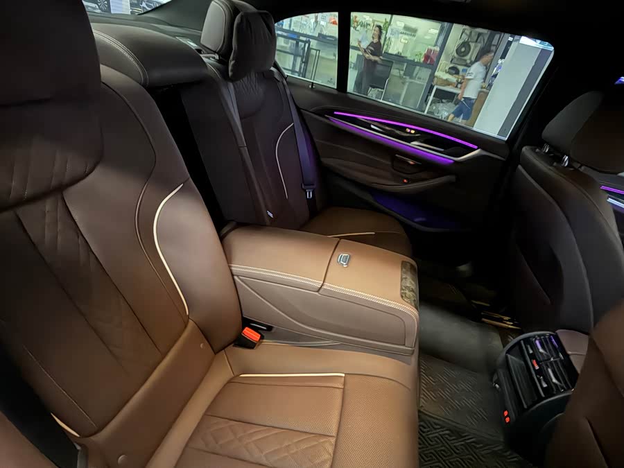 BMW 5 Series 2022 525Li M Sport - zdjęcie 9
