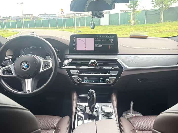 BMW 5 Series 2022 530Li Luxury M Sport - zdjęcie 9