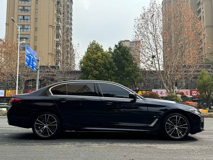 BMW 5 Series 2023 Facelift 530Li Luxury M Sport Package - zdjęcie 17