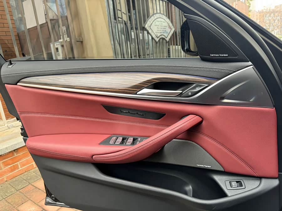 BMW 5 Series 2023 Facelift 530Li Luxury M Sport Package - zdjęcie 9