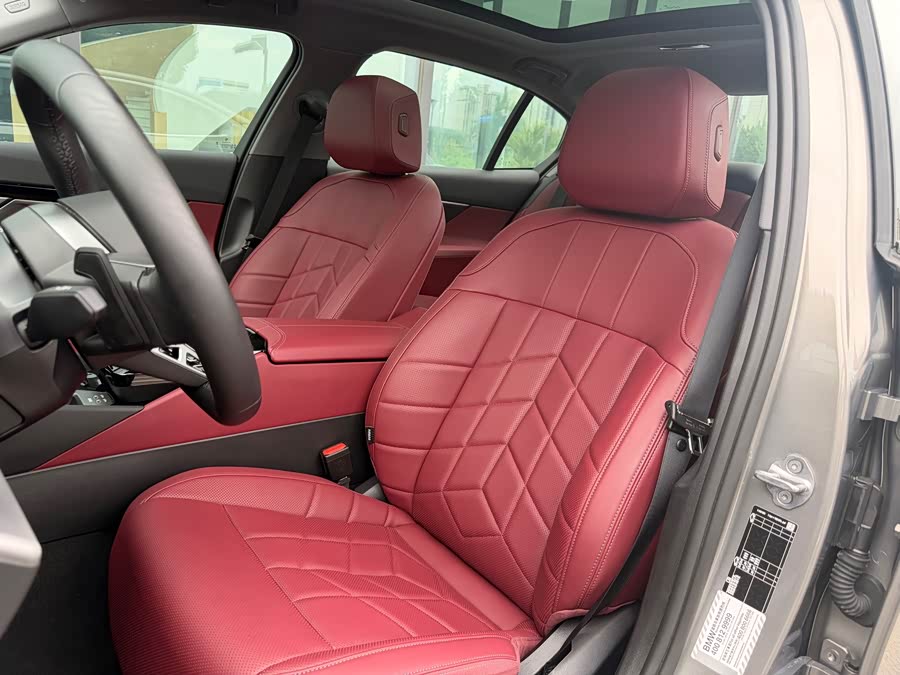 BMW 5 Series 2024 525Li M Sport Package - zdjęcie 11