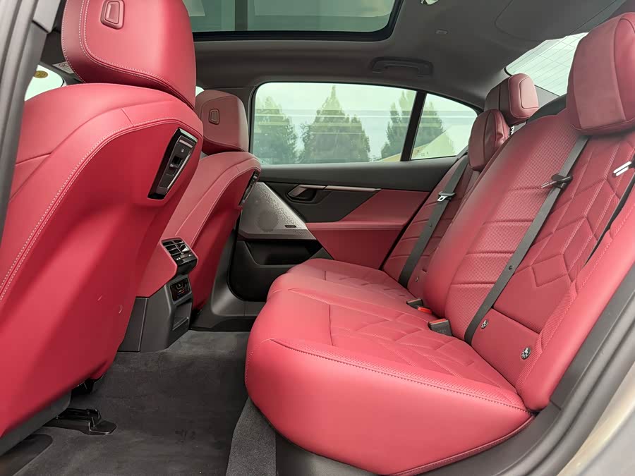 BMW 5 Series 2024 525Li M Sport Package - zdjęcie 19