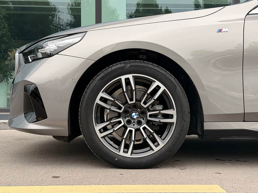 BMW 5 Series 2024 525Li M Sport Package - zdjęcie 3
