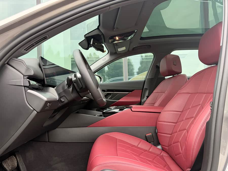 BMW 5 Series 2024 525Li M Sport Package - zdjęcie 10