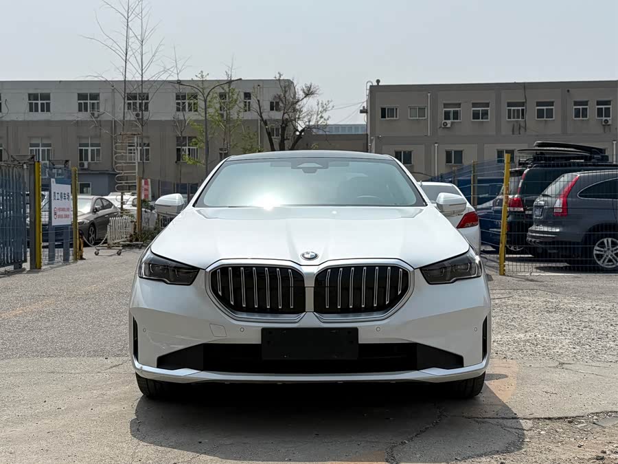 BMW 5 Series 2024 530Li Luxury Edition - zdjęcie 2