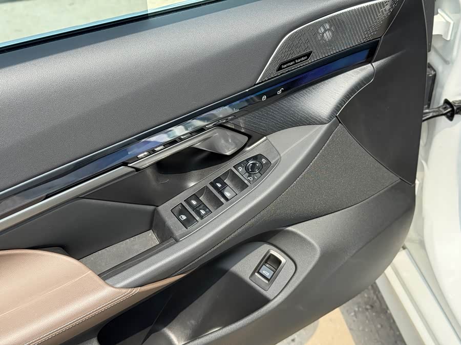 BMW 5 Series 2024 530Li Luxury Edition - zdjęcie 14