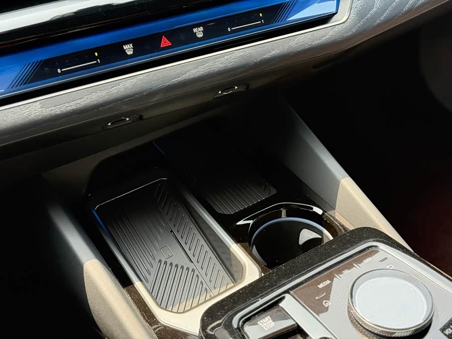 BMW 5 Series 2024 530Li Luxury Edition - zdjęcie 18