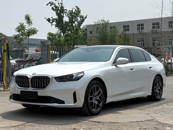 BMW 5 Series 2024 530Li Luxury Edition - zdjęcie 20