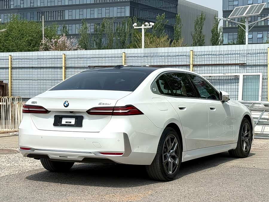 BMW 5 Series 2024 530Li Luxury Edition - zdjęcie 4