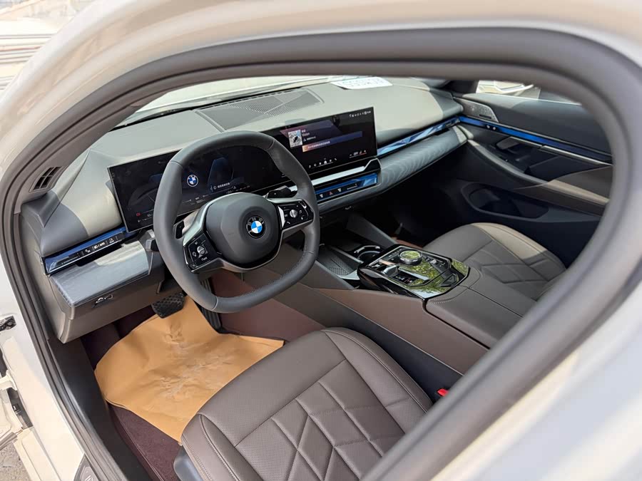 BMW 5 Series 2024 530Li Luxury Edition - zdjęcie 8