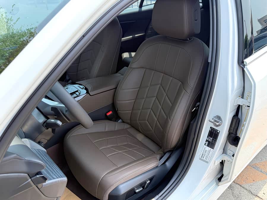 BMW 5 Series 2024 530Li Luxury Edition - zdjęcie 10