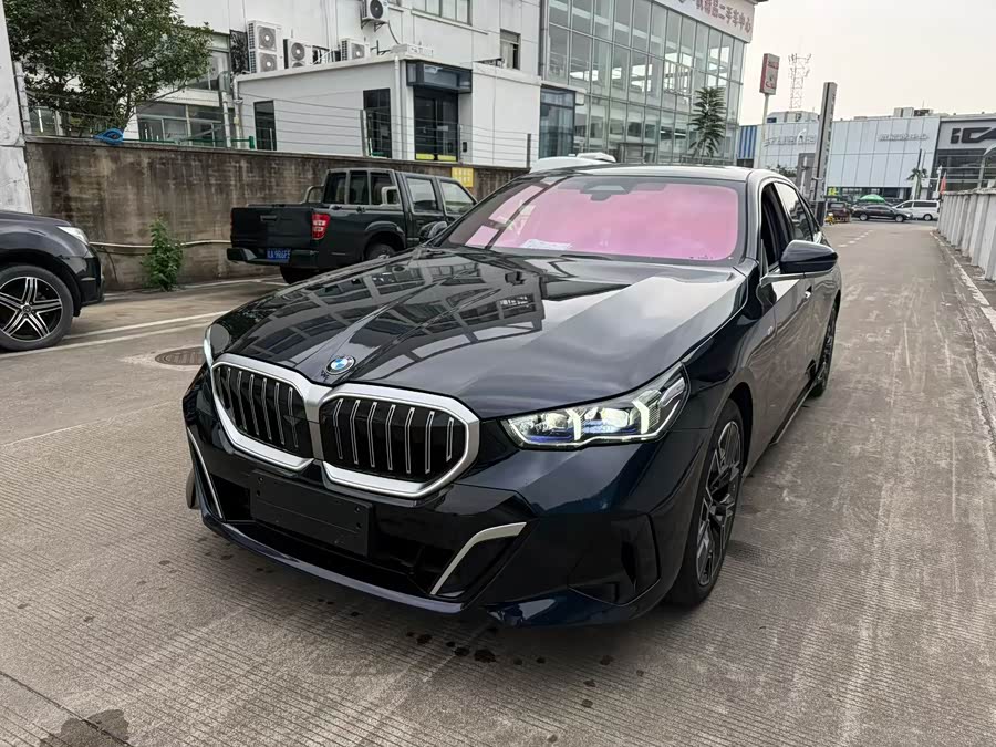 BMW 5 Series 2024 530Li Luxury M Sport Package - zdjęcie 1
