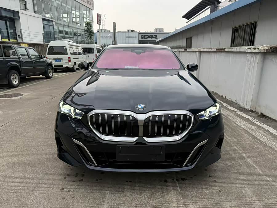 BMW 5 Series 2024 530Li Luxury M Sport Package - zdjęcie 2