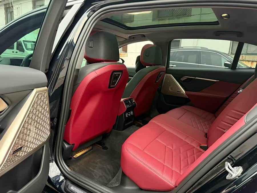 BMW 5 Series 2024 530Li Luxury M Sport Package - zdjęcie 13
