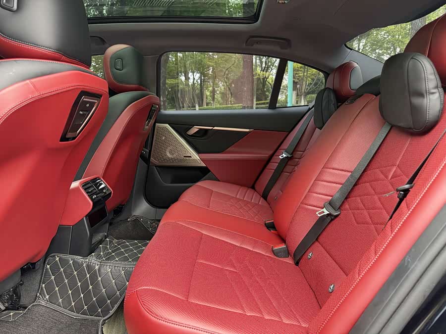 BMW 5 Series 2024 530Li Luxury M Sport Package - zdjęcie 13
