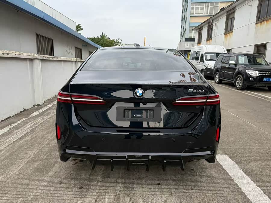 BMW 5 Series 2024 530Li Luxury M Sport Package - zdjęcie 16