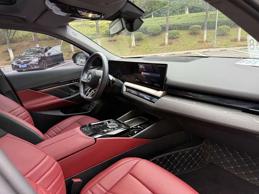 BMW 5 Series 2024 530Li Luxury M Sport Package - zdjęcie 17
