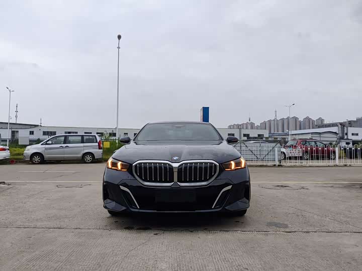 BMW 5 Series 2024 530Li Luxury M Sport Package - zdjęcie 19