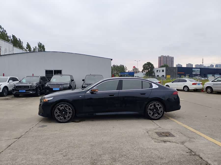 BMW 5 Series 2024 530Li Luxury M Sport Package - zdjęcie 3