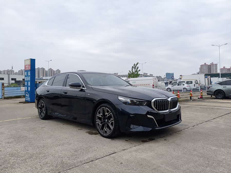 BMW 5 Series 2024 530Li Luxury M Sport Package - zdjęcie 7
