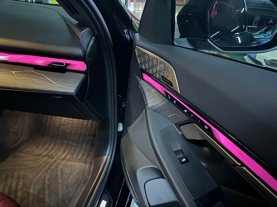 BMW 5 Series 2024 530Li Luxury M Sport Package - zdjęcie 8