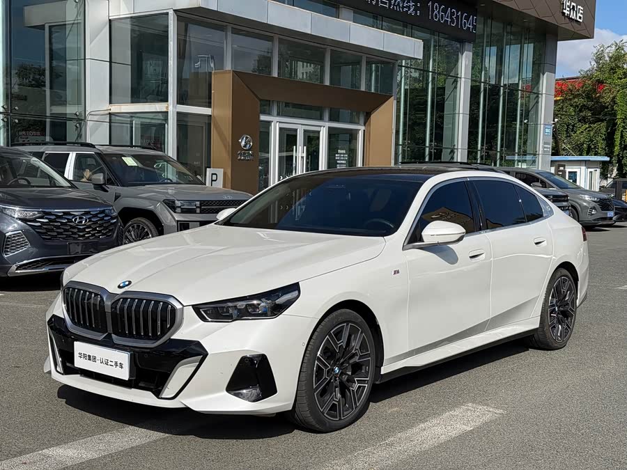 BMW 5 Series 2025 530Li Deluxe M Sport Package - zdjęcie 1