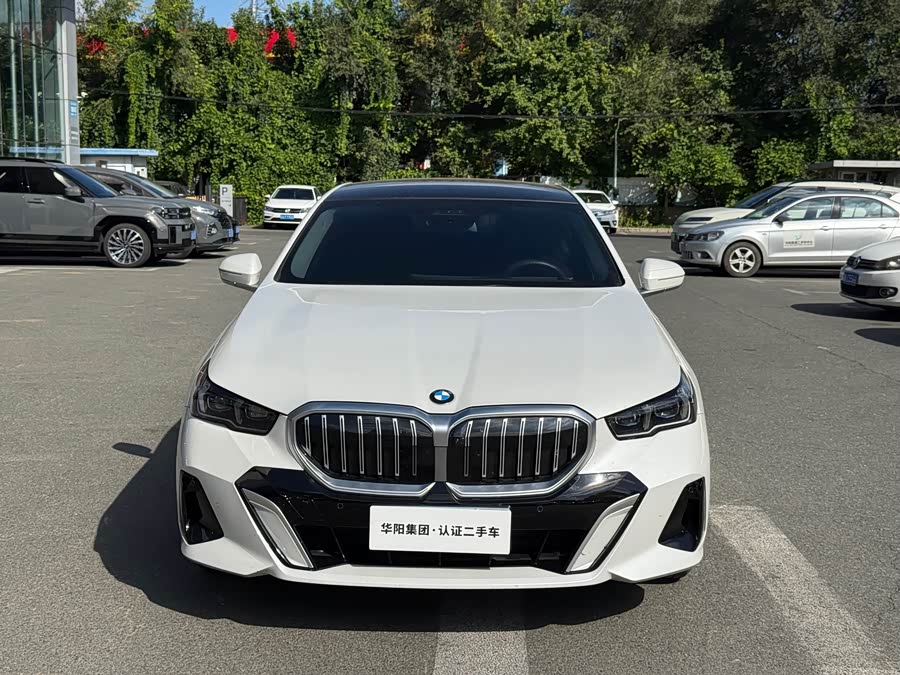 BMW 5 Series 2025 530Li Deluxe M Sport Package - zdjęcie 2