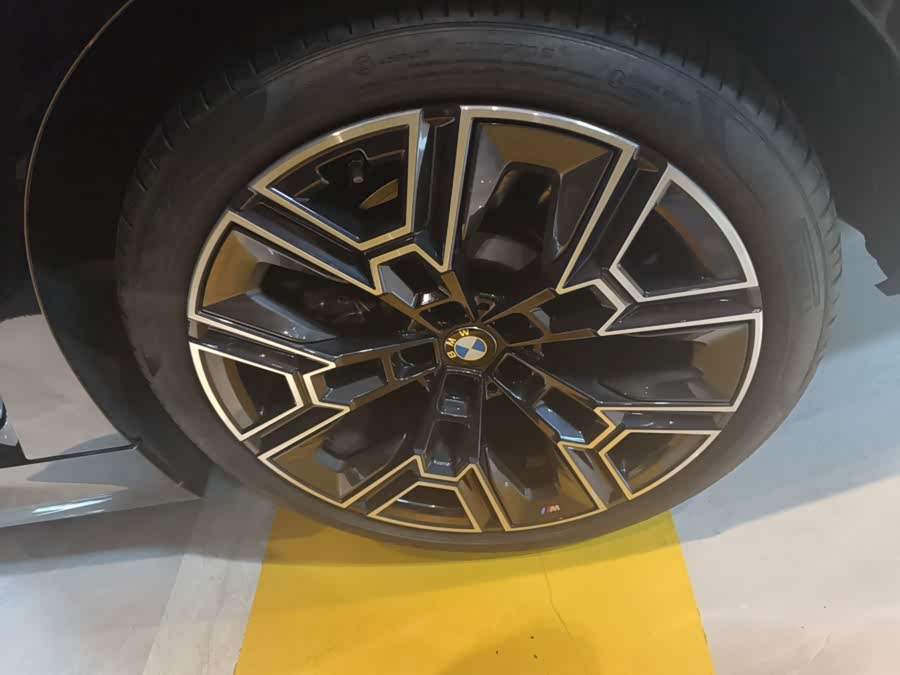 BMW 5 Series 2025 530Li Deluxe M Sport Package - zdjęcie 12
