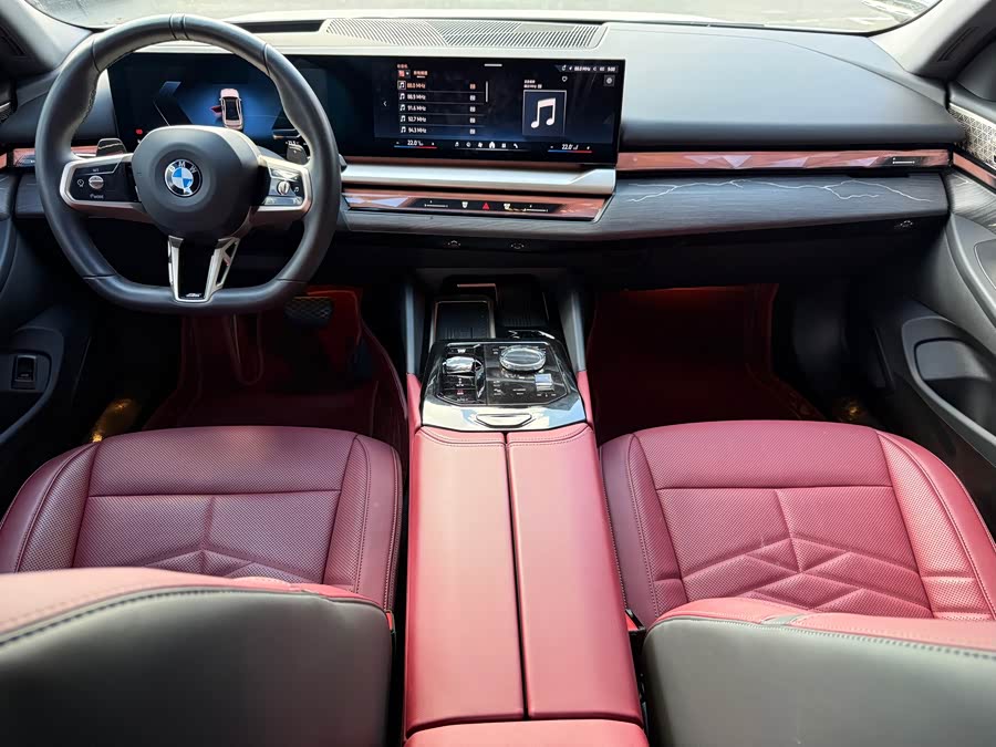 BMW 5 Series 2025 530Li Deluxe M Sport Package - zdjęcie 12