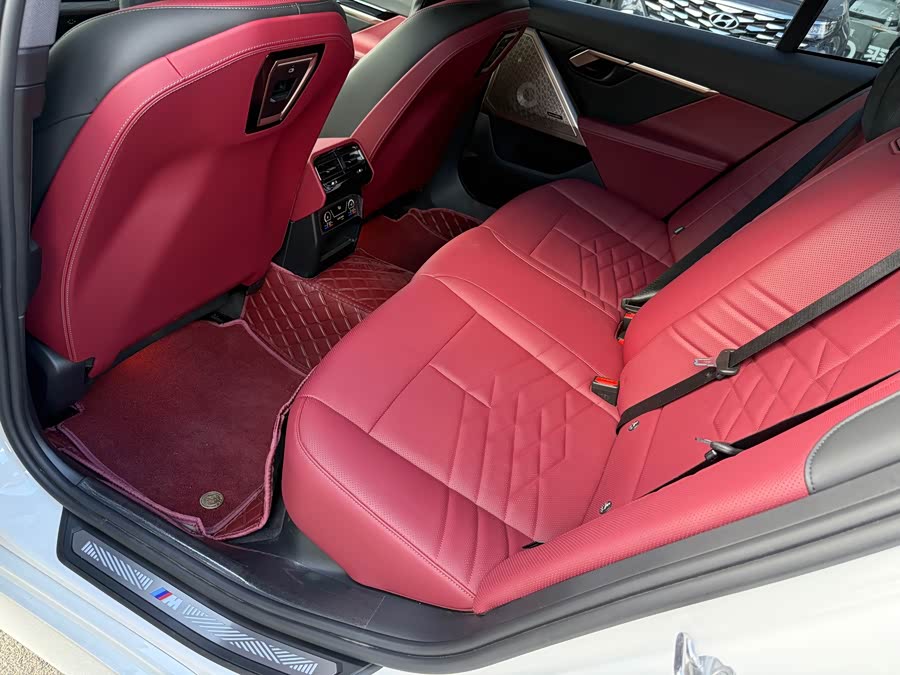 BMW 5 Series 2025 530Li Deluxe M Sport Package - zdjęcie 14