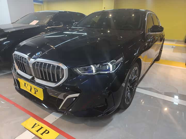 BMW 5 Series 2025 530Li Deluxe M Sport Package - zdjęcie 16