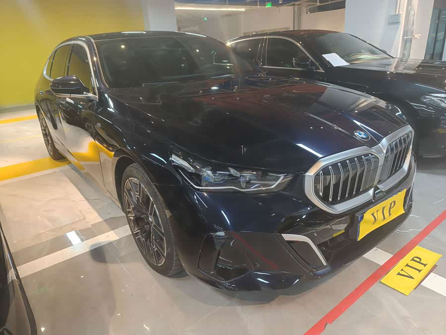 BMW 5 Series 2025 530Li Deluxe M Sport Package - zdjęcie 3