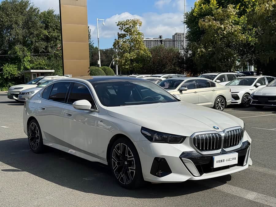 BMW 5 Series 2025 530Li Deluxe M Sport Package - zdjęcie 3