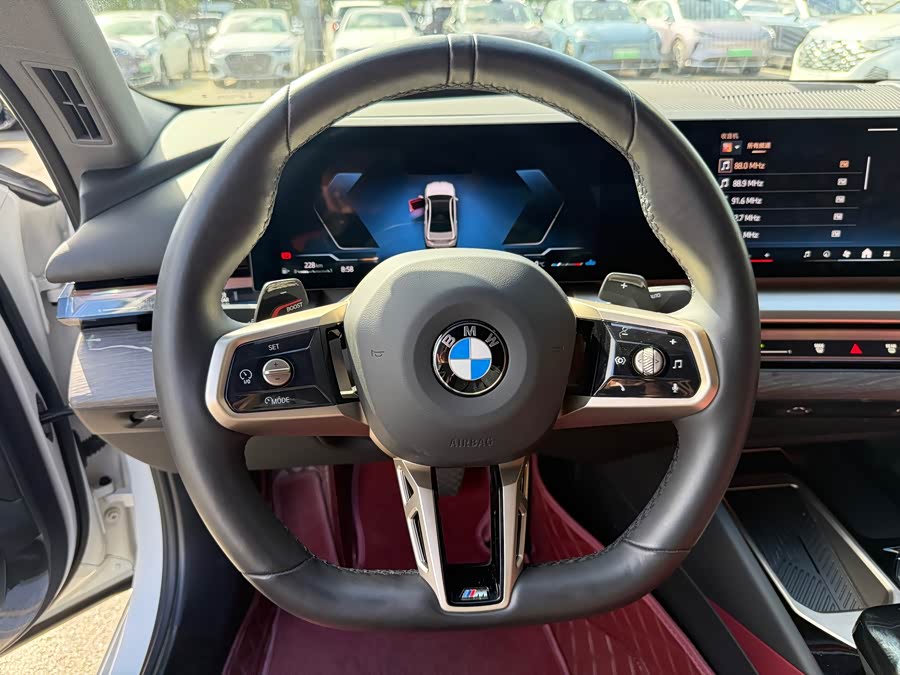 BMW 5 Series 2025 530Li Deluxe M Sport Package - zdjęcie 8