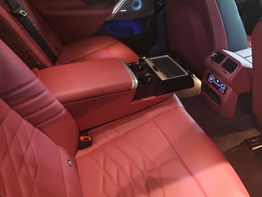BMW 5 Series 2025 530Li Deluxe M Sport Package - zdjęcie 10