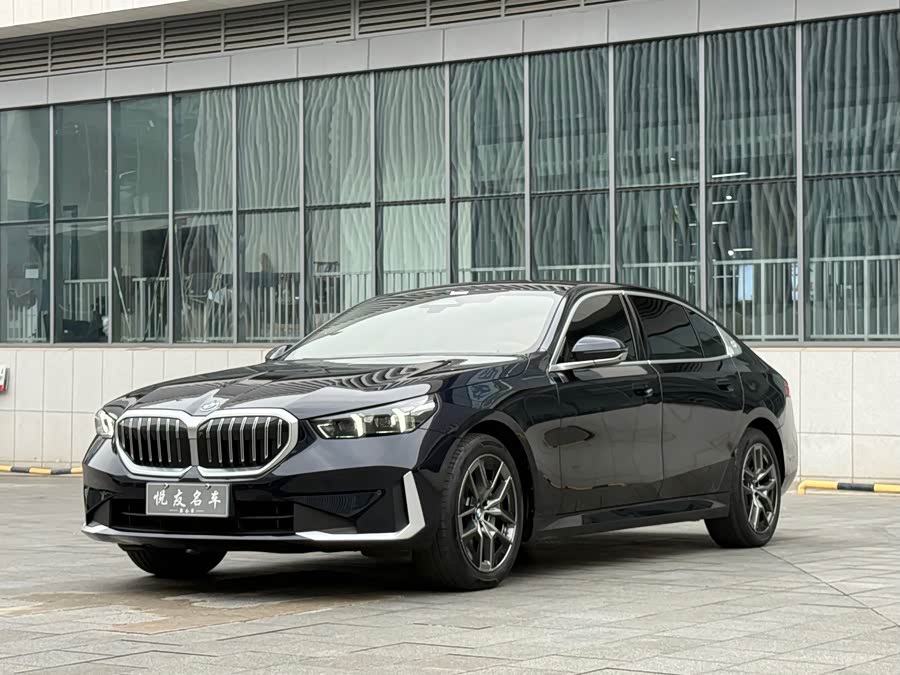 BMW 5 Series 2025 530Li Leading Luxury Package - zdjęcie 1