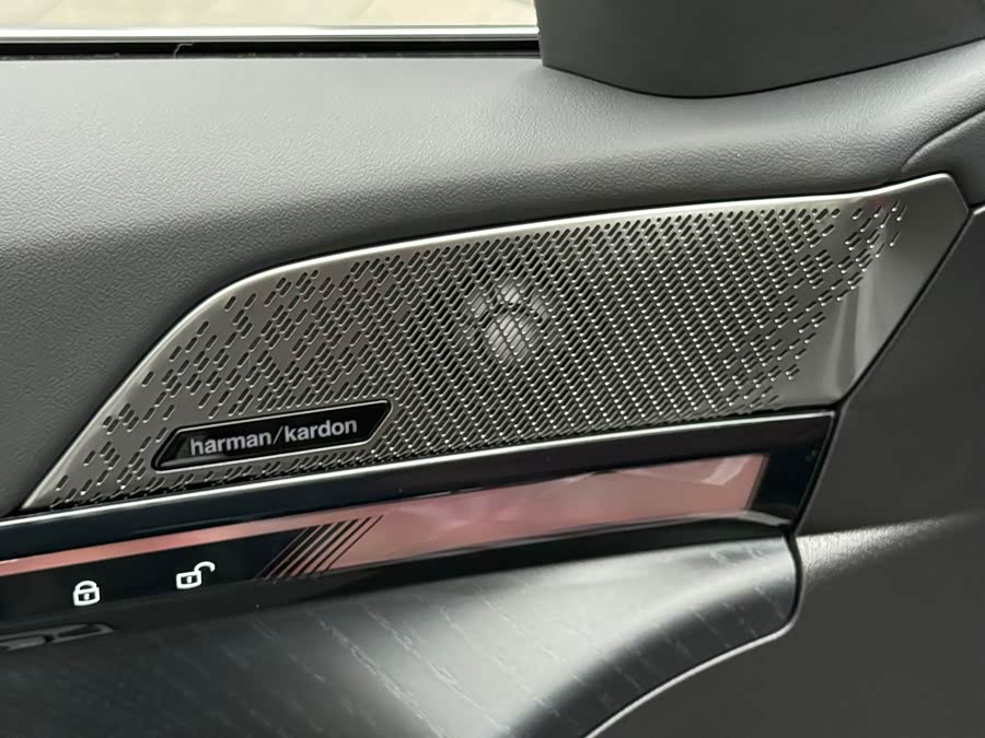 BMW 5 Series 2025 530Li Leading Luxury Package - zdjęcie 13