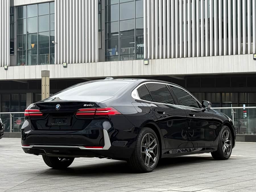 BMW 5 Series 2025 530Li Leading Luxury Package - zdjęcie 4